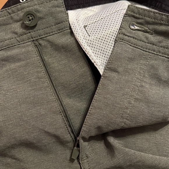 Goodfellow & Co Men’s Green 9” Hybrid Swim Shorts UPF 50+ - Picture 6 of 11